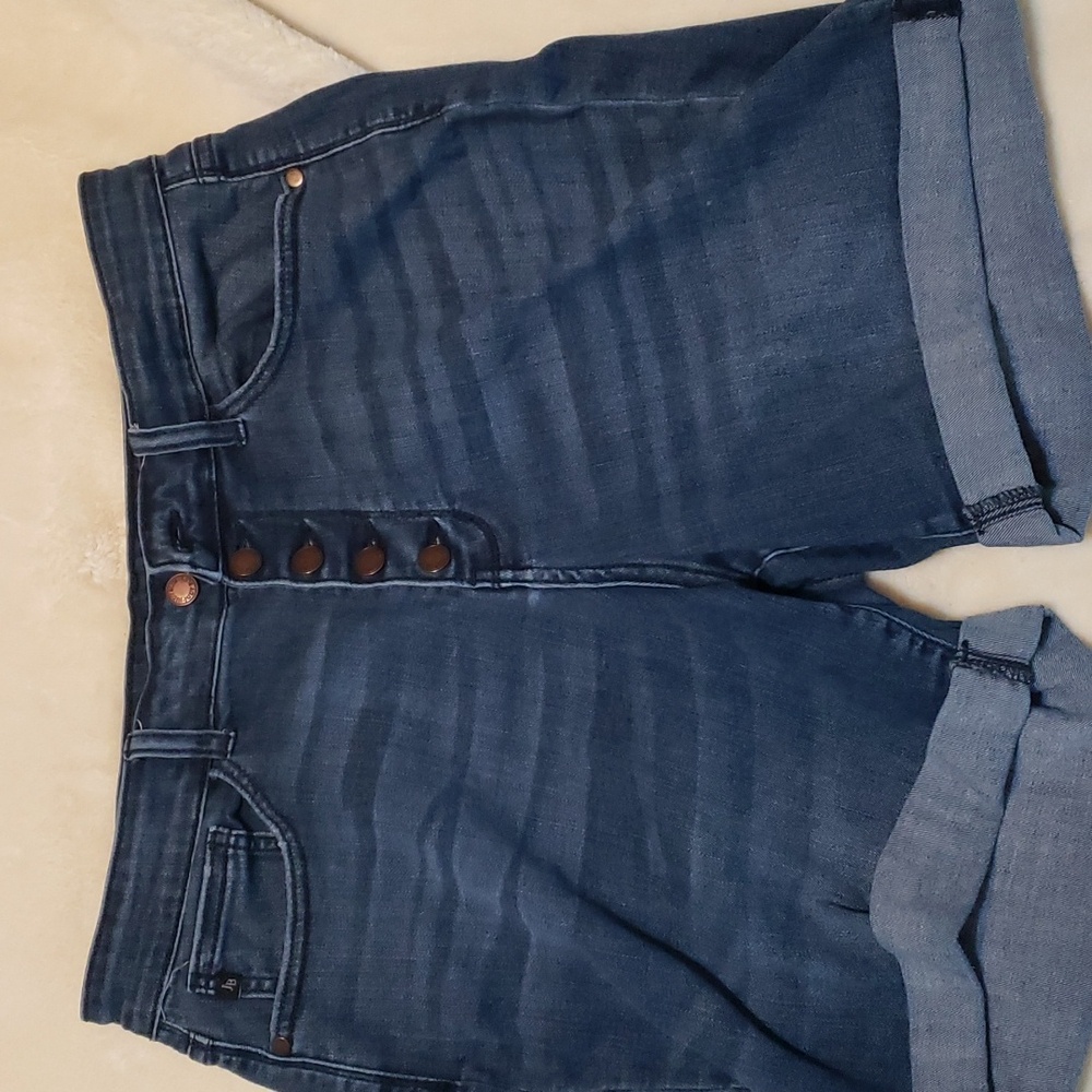 Judy Blue 2x button front shorts